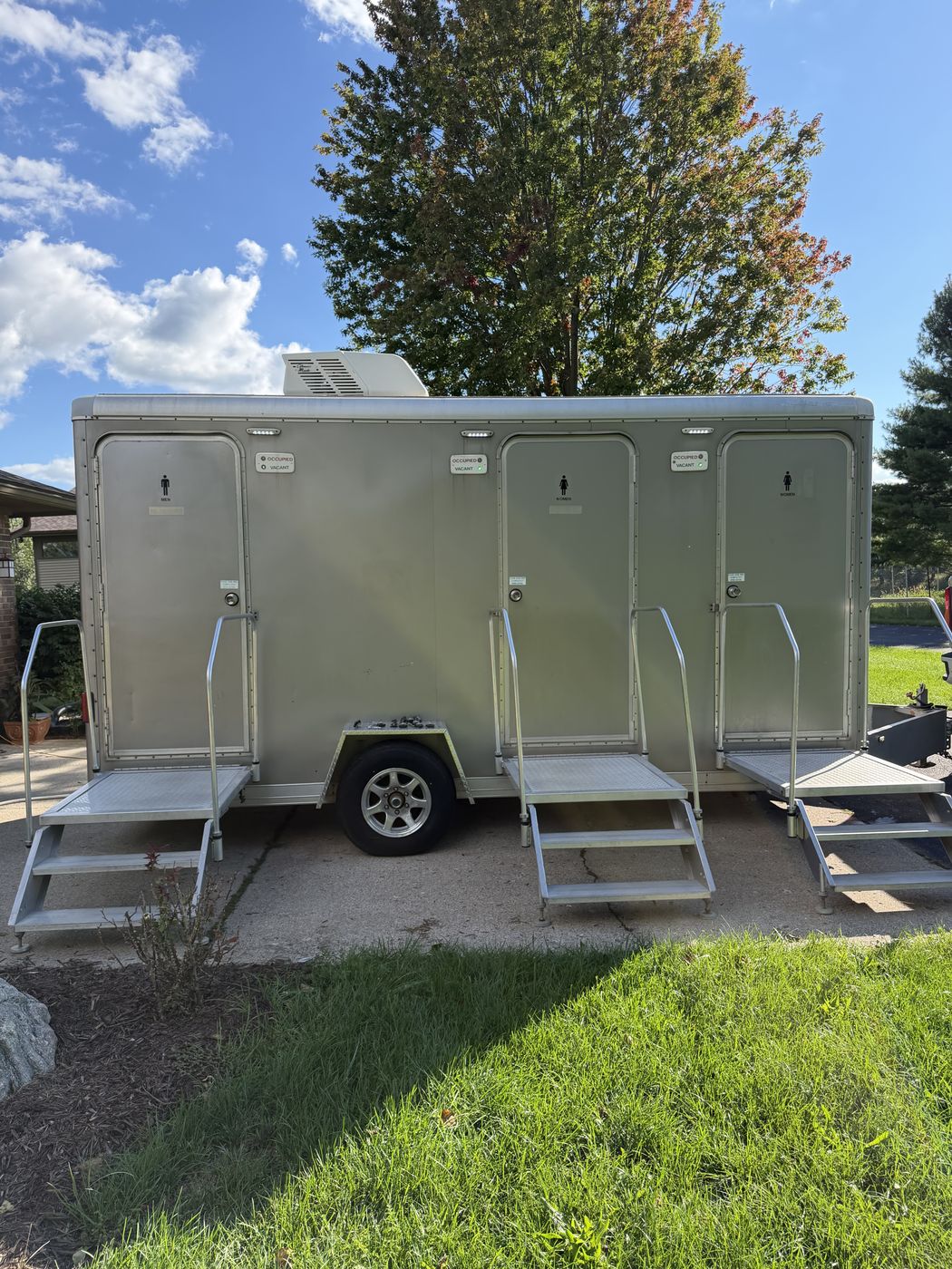 BrB Restrooms trailer exterior