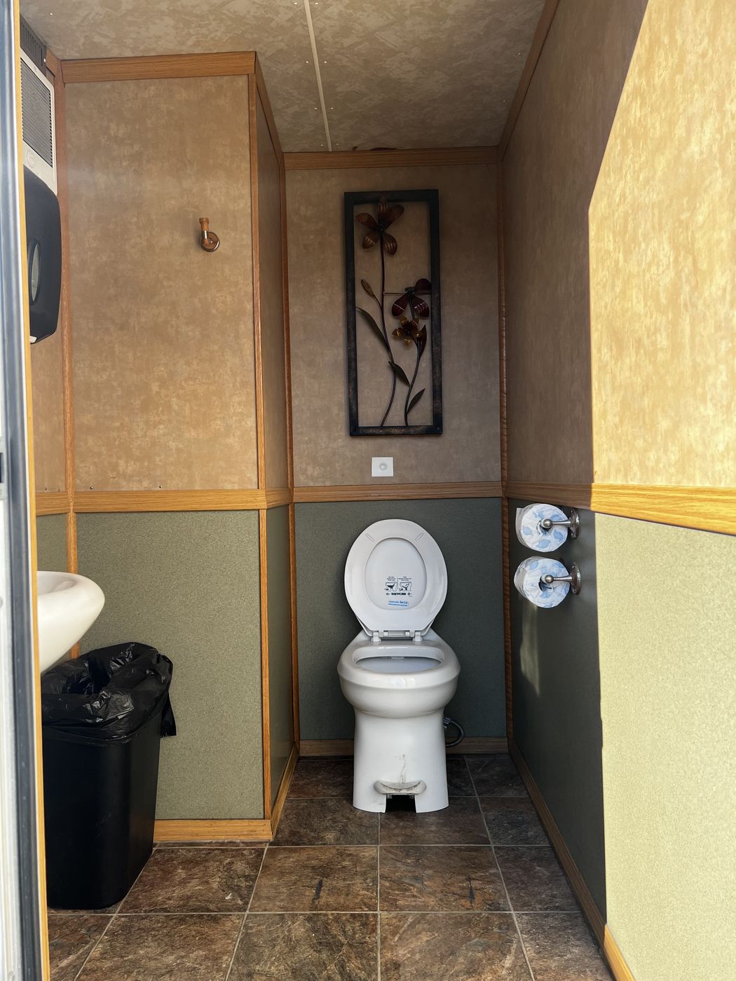 Toilet suite interior